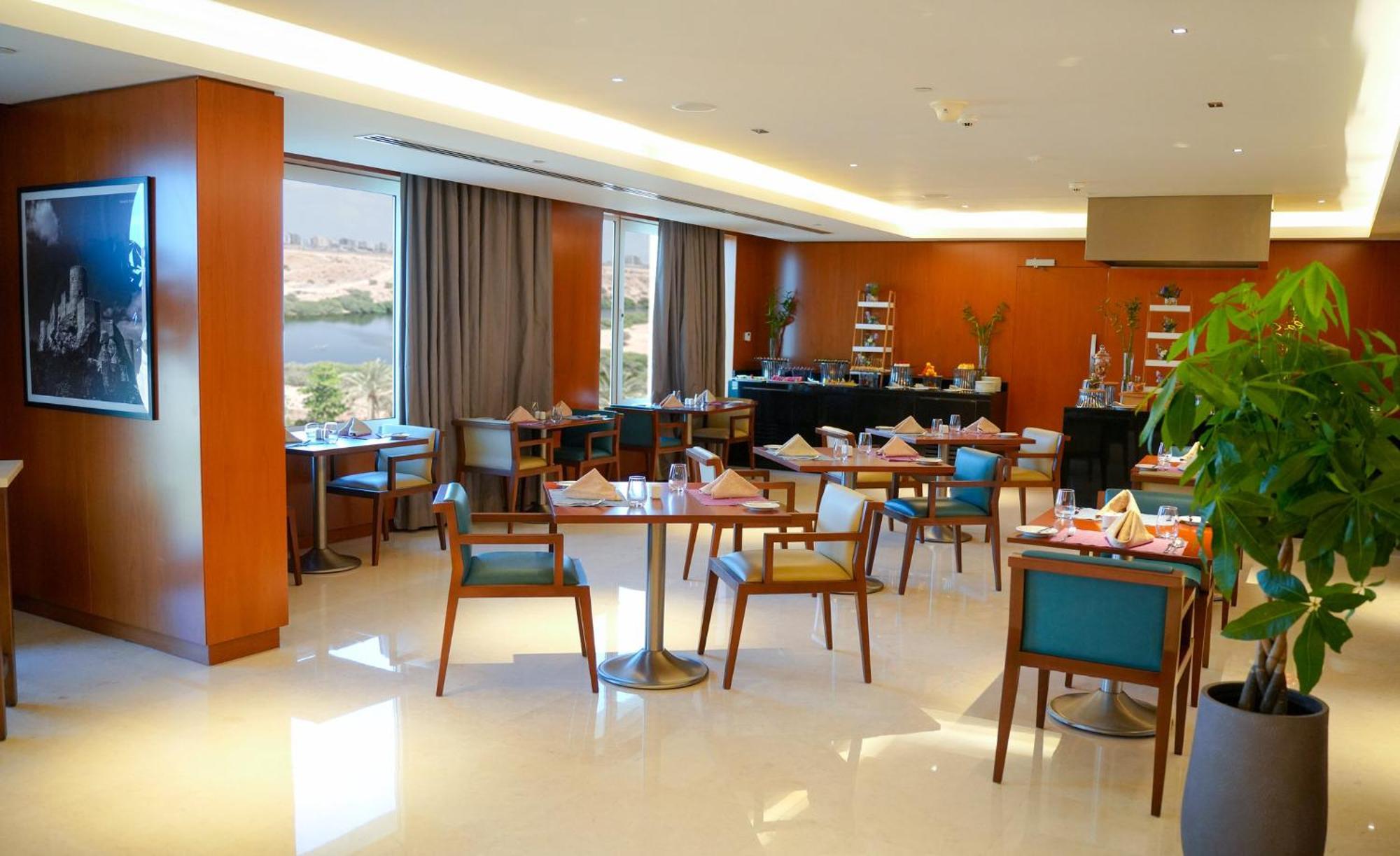 Crowne Plaza Muscat Ocec By Ihg Hotell Exteriör bild